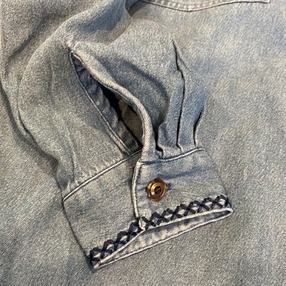 Vintage crochet denim button down shirt Western Boho Artsy Rodeo Medium Large - Picture 9 of 10